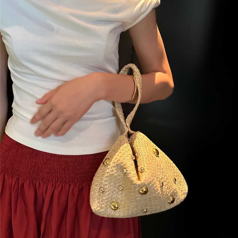Triangular Woven Straw Clutch  - огляд і ціна Women'S Raffia Bags